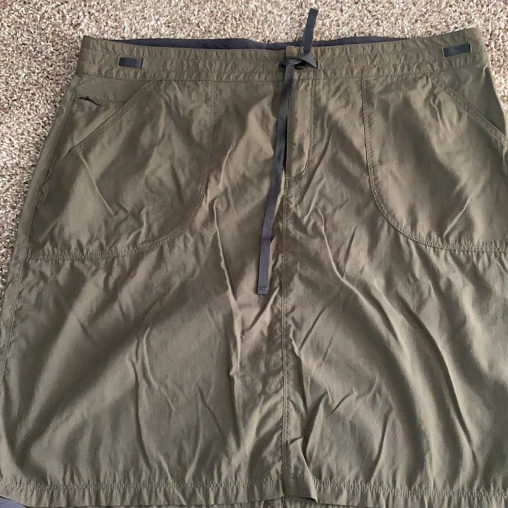 Women’s athlesiure skirt
